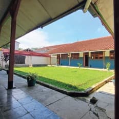 Halaman tengah pesantren