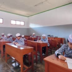 Kegiatan belajar santri putra