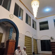Ruang utama masjid
